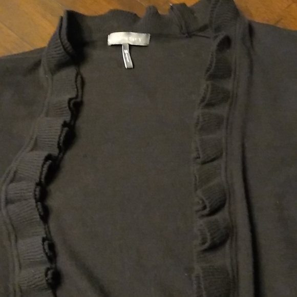 Kristin Davis Black Ruffles and Wrap cardi… - Picture 2 of 5